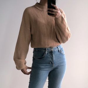 Cropped sweater in baby pink
